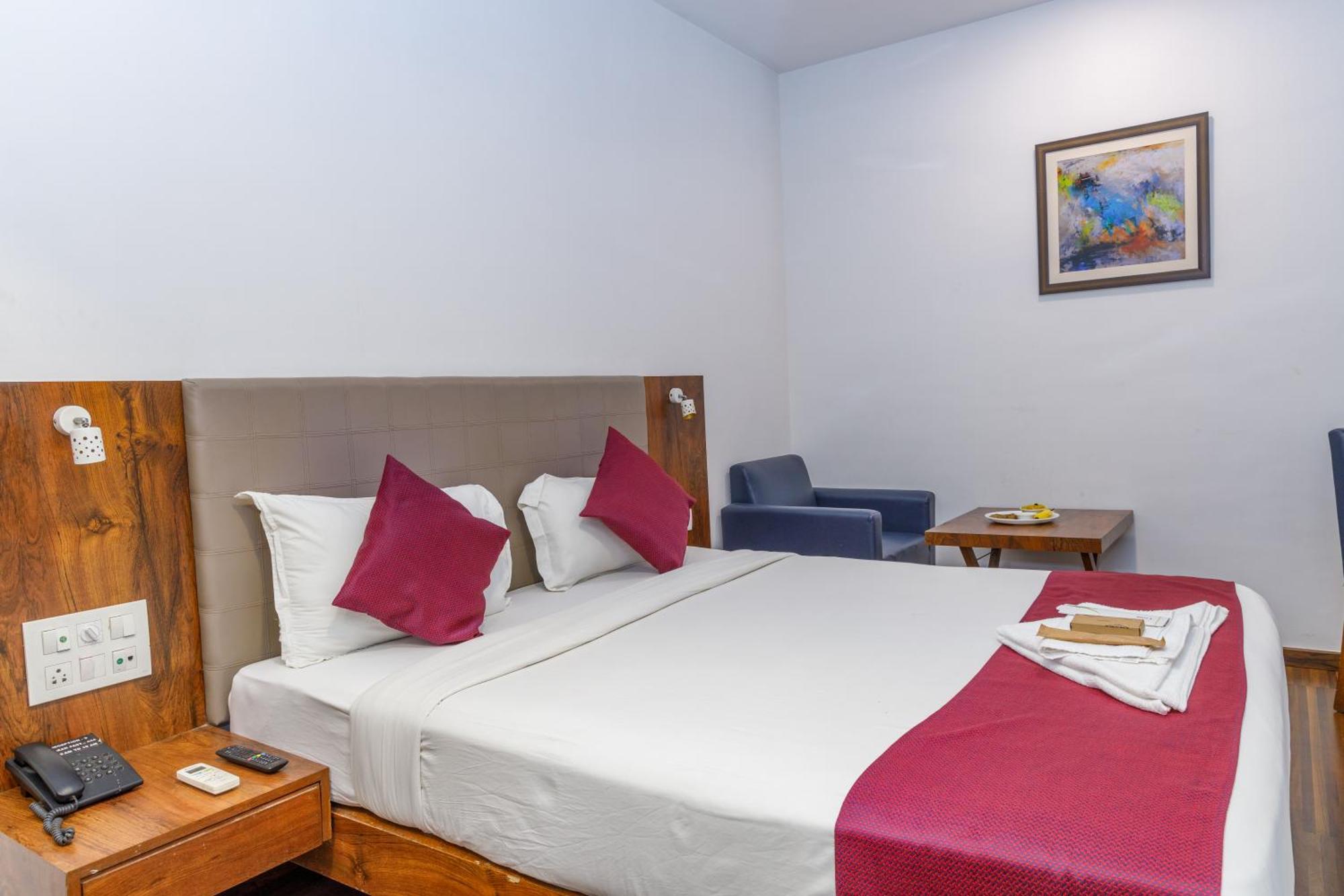 J Hotel And Banquets Bombaj Zewnętrze zdjęcie