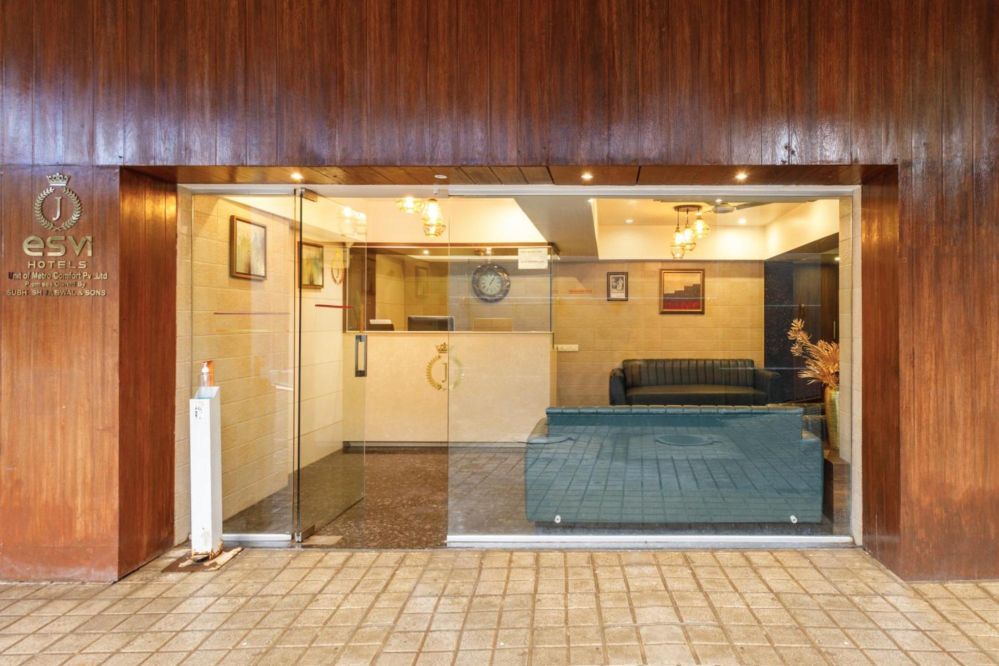 J Hotel And Banquets Bombaj Zewnętrze zdjęcie