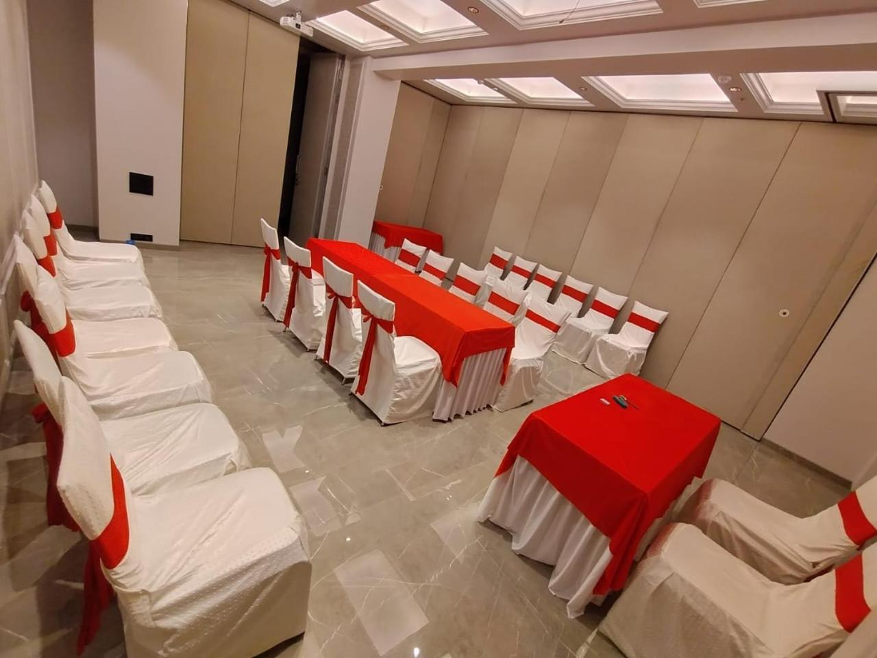J Hotel And Banquets Bombaj Zewnętrze zdjęcie